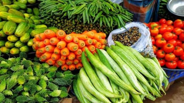 সবজির বাজারে আগুন কী কিনবো বুঝতে পারছি না