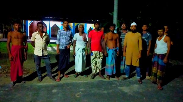 মিঠাপুকুরের বড়বালা ইউনিয়নে রাতভর মন্দির পাহারা দিয়েছে ছাত্র-জনতা ও জামাত-বিএনপির নেতাকর্মীরা।