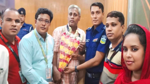 জামালপুরে নবাগত জেলা পুলিশ সুপার এর সাথে ফুলেল শুভেচছা মতবিনিময় করেন ই-প্রেস ক্লাব এর নেতৃবৃন্দ